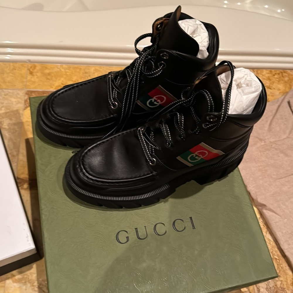 Gucci interlocking G panel ankle boots - Picture 2 of 5